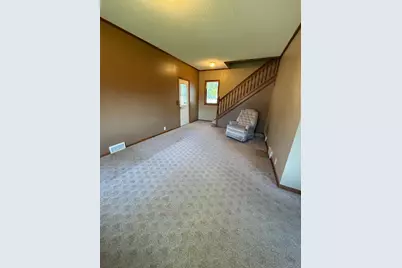 209 S Spring Avenue, Springfield, MN 56087 - Photo 7