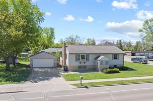 400 E Southview Dr, Marshall, MN 56258 - Photo 1