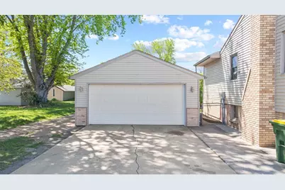 400 E Southview Drive, Marshall, MN 56258 - Photo 5