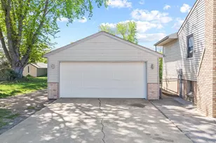400 E Southview Dr, Marshall, MN 56258 - Photo 5