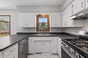 967 Sibley St S, Shakopee, MN 55379 - Photo 5