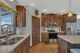 932 Waters Edge Cir, Avon, MN 56310 - Photo 9