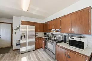 205 Victoria Dr, Alexandria, MN 56308 - Photo 9