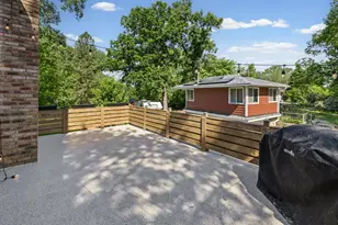1115 W Medicine Lake Dr, Plymouth, MN 55441 - Photo 27