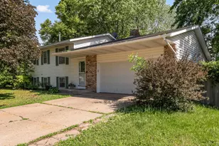 846 Jonathan Dr, Apple Valley, MN 55124 - Photo 1