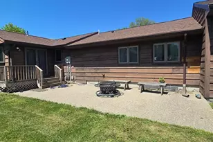 613 E Walnut Ave, Olivia, MN 56277 - Photo 3