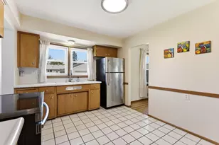 2021 Worcester Ave, Saint Paul, MN 55116 - Photo 9