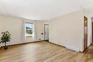 2021 Worcester Ave, Saint Paul, MN 55116 - Photo 7