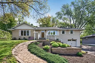 657 Granada Ave N, Oakdale, MN 55128 - Photo 1