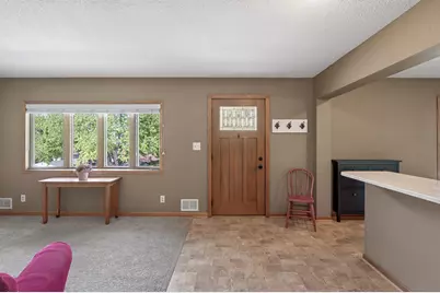 657 Granada Avenue N, Oakdale, MN 55128 - Photo 5