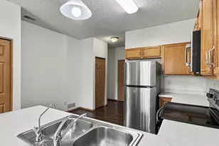 665 Kingfisher Ln, Woodbury, MN 55125 - Photo 5