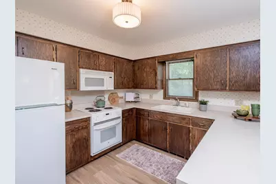 688 W Wentworth Avenue, Mendota Heights, MN 55118 - Photo 9