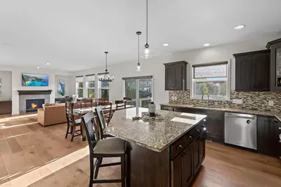 8821 Reflections Road, Chanhassen, MN 55317 - Photo 11