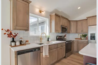 2575 Golden Lane S, Fargo, ND 58104 - Photo 5