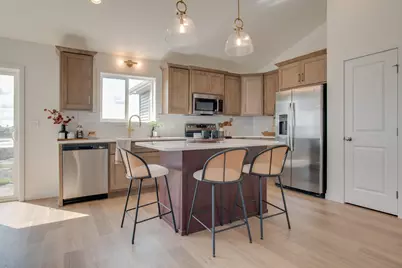 2575 Golden Lane S, Fargo, ND 58104 - Photo 3