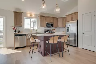 2575 Golden Ln S, Fargo, ND 58104 - Photo 3