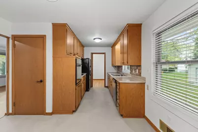 2085 Hamline Avenue N, Roseville, MN 55113 - Photo 9