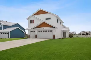 4634 9th St NE, Saint Cloud, MN 56304 - Photo 1