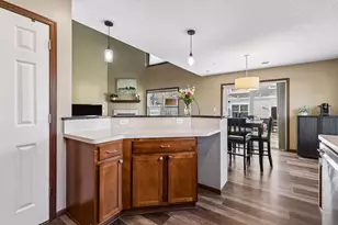 593 Stonewood Way, Burnsville, MN 55306 - Photo 9