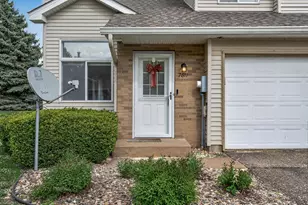 7811 Hemingway Ave S, Cottage Grove, MN 55016 - Photo 3