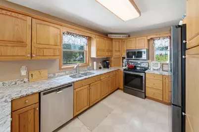 7524 58th St NE, Rochester, MN 55906 - Photo 9