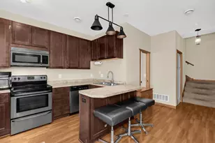 1283 County Road D Circle E, Vadnais Heights, MN 55109 - Photo 9