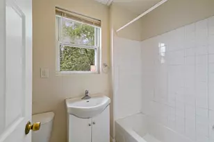 985 5th St E, Saint Paul, MN 55106 - Photo 9