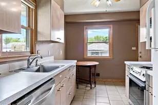 1552 Hoyt Ave E, Saint Paul, MN 55106 - Photo 9