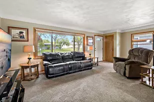 1552 Hoyt Ave E, Saint Paul, MN 55106 - Photo 3