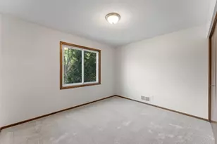 10276 Winter Pl, Eden Prairie, MN 55347 - Photo 25