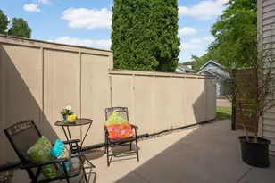 1390 Granada Tr N, Oakdale, MN 55128 - Photo 21