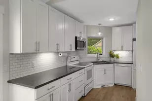 1390 Granada Tr N, Oakdale, MN 55128 - Photo 9