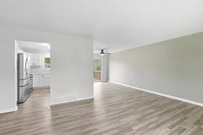 8016 81st Avenue N, Brooklyn Park, MN 55445 - Photo 7