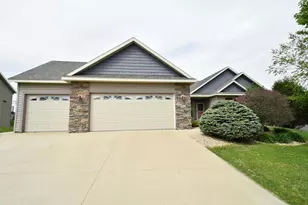 818 Augusta Ave, Zumbrota, MN 55992 - Photo 3