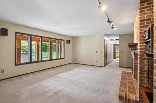 5737 N Highlands Ct, Lake Elmo, MN 55042 - Photo 9