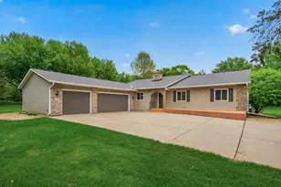 5737 N Highlands Ct, Lake Elmo, MN 55042 - Photo 3