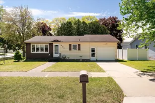 503 S 9th St, La Crescent, MN 55947 - Photo 1