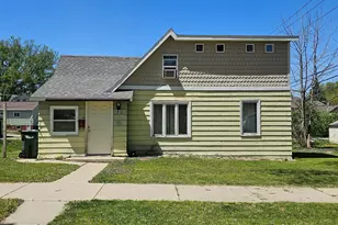 714 S Oak St, Fergus Falls, MN 56537 - Photo 1