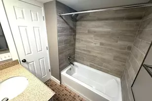 892 4th St E, Saint Paul, MN 55106 - Photo 5