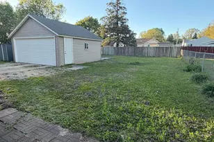 1208 5th Ave NW, Austin, MN 55912 - Photo 5