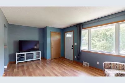 107 9th Avenue NE, Dodge Center, MN 55927 - Photo 3