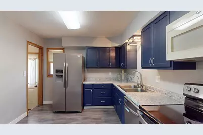 107 9th Avenue NE, Dodge Center, MN 55927 - Photo 7