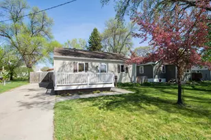906 14th St N, Moorhead, MN 56560 - Photo 1