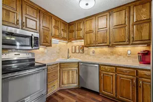 8720 N Maplebrook Cir, Brooklyn Park, MN 55445 - Photo 11