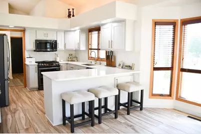 885 Briarwood Drive, Worthington, MN 56187 - Photo 5