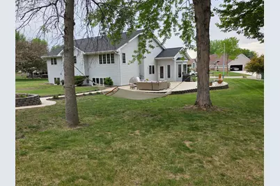 885 Briarwood Drive, Worthington, MN 56187 - Photo 3