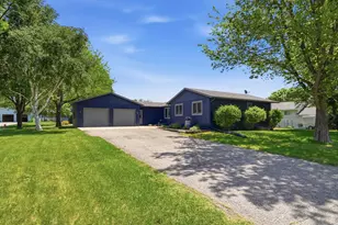 817 24th Ave SW, Willmar, MN 56201 - Photo 3