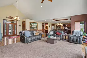 903 Fairway Dr, Pipestone, MN 56164 - Photo 9