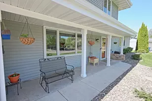 716 Eldridge Ave E, Maplewood, MN 55117 - Photo 3