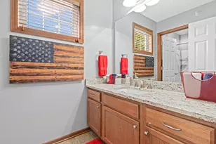 1802 Colonial Ln, Chanhassen, MN 55317 - Photo 19